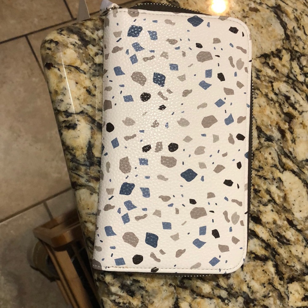 Thirty one all about the benjamins wallet